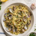 Spaghetti with clams, garlic, and parsley