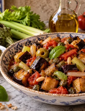 Caponata Siciliana con melanzane, olive e capperi
